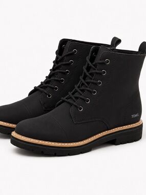 NWOT TOMS Alaya Black Combat Boots Women’s 9 Lace Up Lug Sole